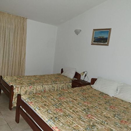 Ferienwohnung The Four Fish Petrovac na moru Exterior foto