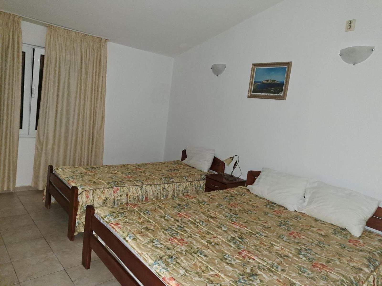 Ferienwohnung The Four Fish Petrovac na moru Exterior foto
